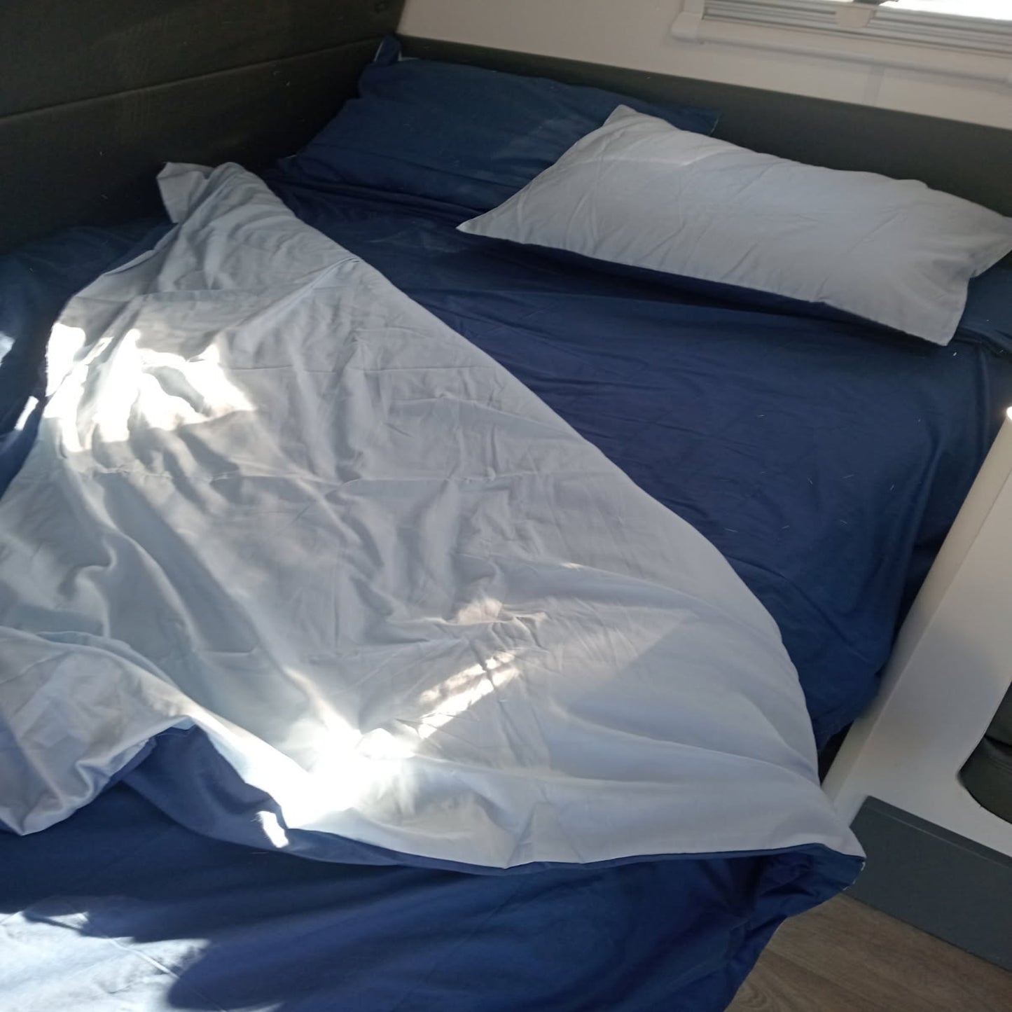 Reversible Retreat Set – All-in-One Zip-On Caravan Bedding Set Reversible & Easy Bed-Making