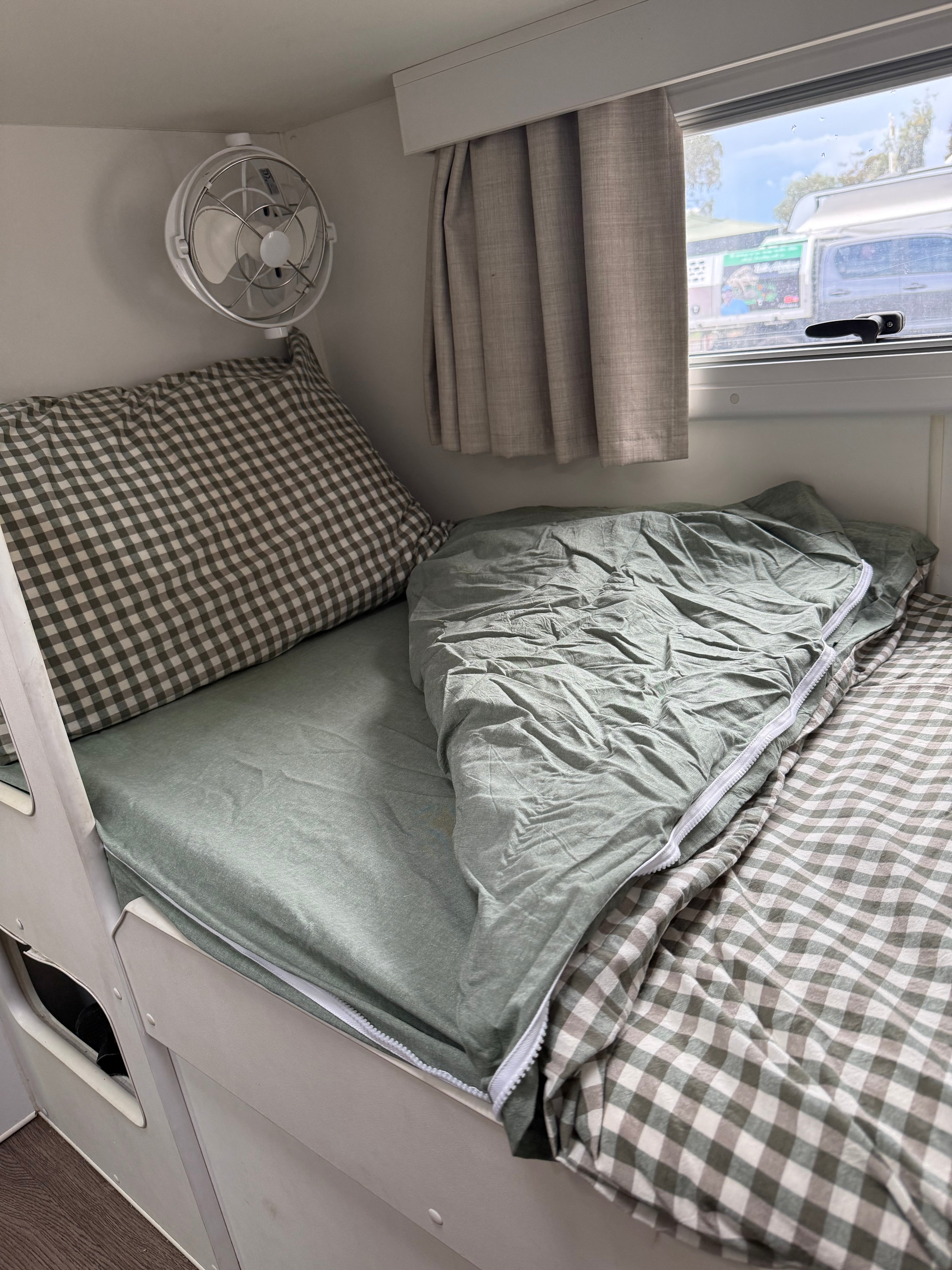 The Bunk Retreat Collection – Zip Caravan Bunk Bedding