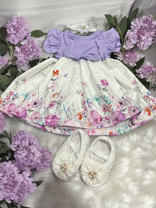 Charming Baby Girls’ Set: Adorable Dress and Elegant Accessories!